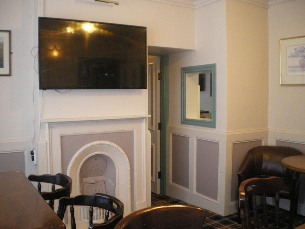 Crown Hotel Pwllheli Exterior photo
