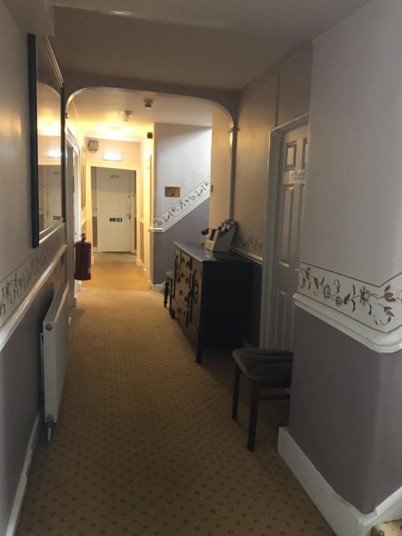 Crown Hotel Pwllheli Exterior photo
