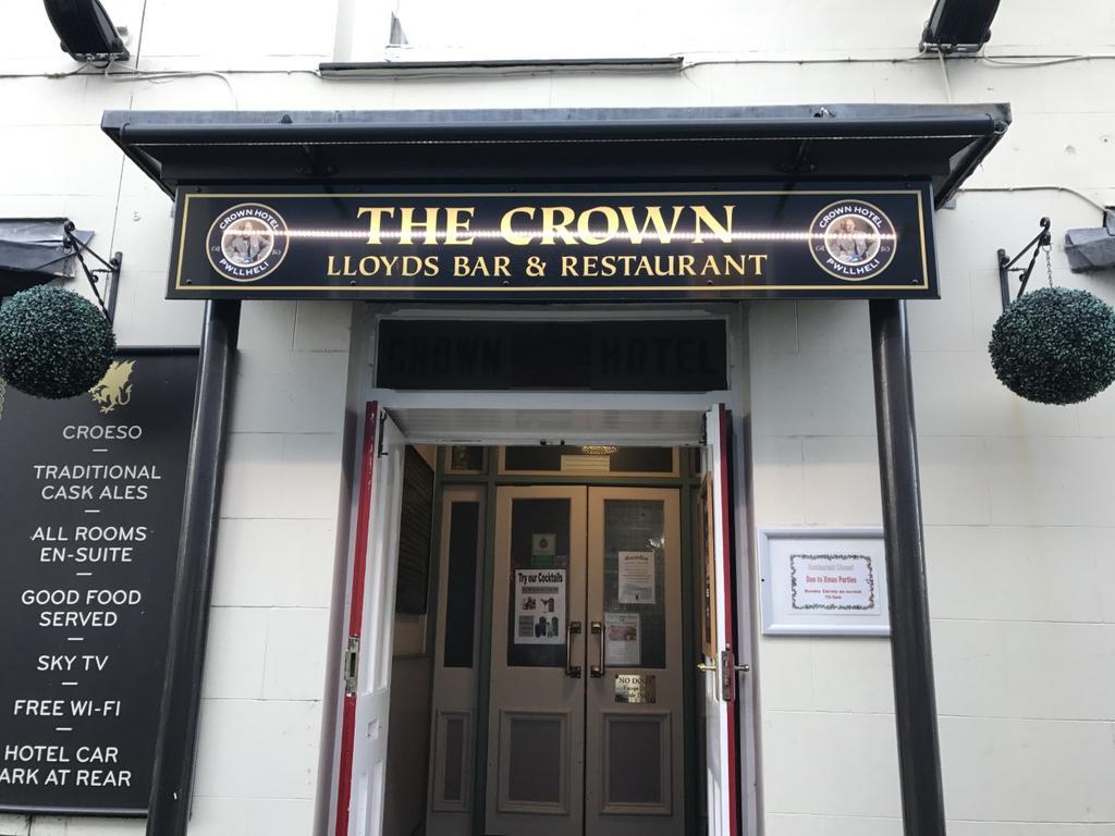 Crown Hotel Pwllheli Exterior photo