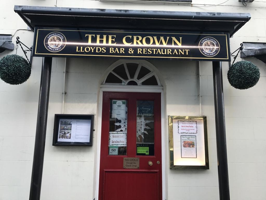 Crown Hotel Pwllheli Exterior photo